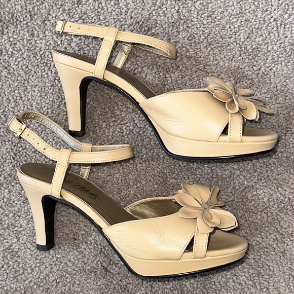 Rose Petals by Walking Cradles Flower Heels! - Picture 2 of 12